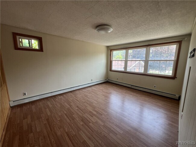 Foto del edificio - 820 Cayuga Creek Rd