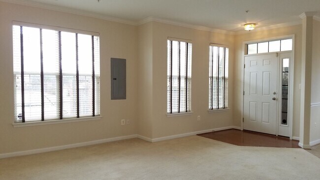 Foto del edificio - 3 Level *END UNIT* townhouse in Frederick ...