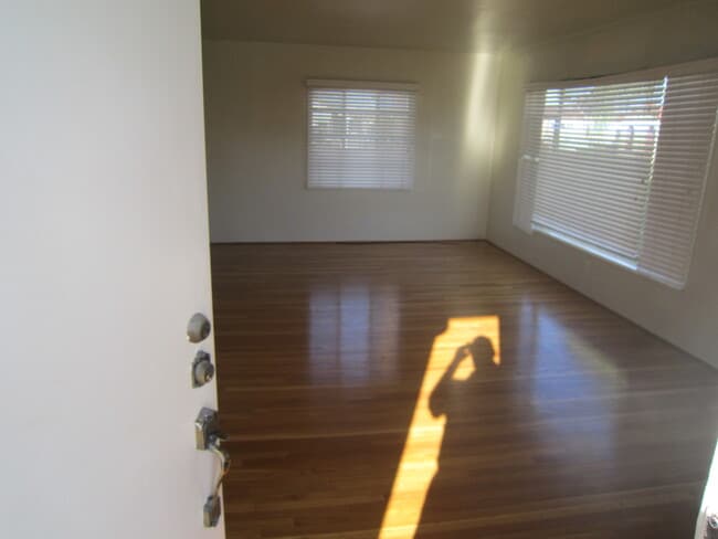 Building Photo - 161