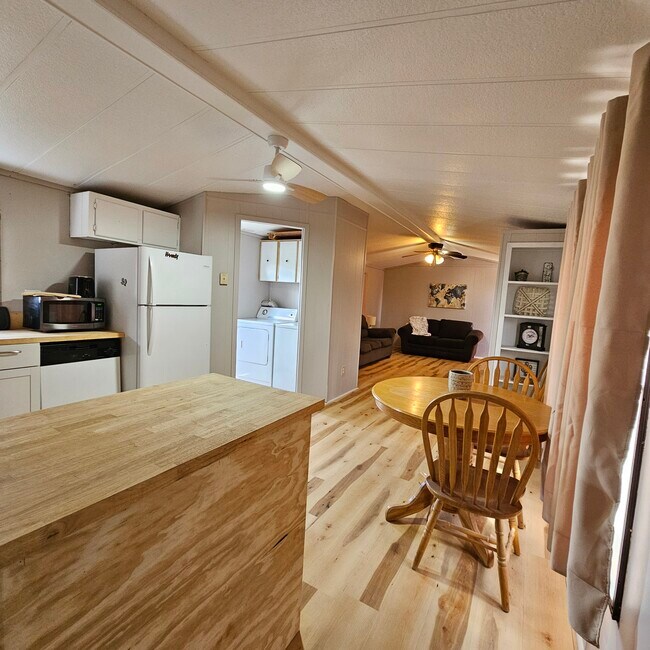 Foto del edificio - 801 N Hale Ave