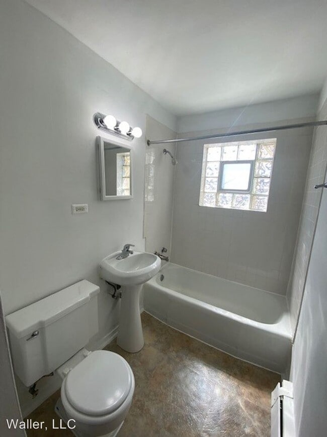 Foto del edificio - 17-19 N Waller Ave