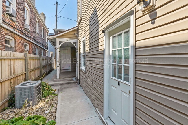 Building Photo - 957 Harrison Ave