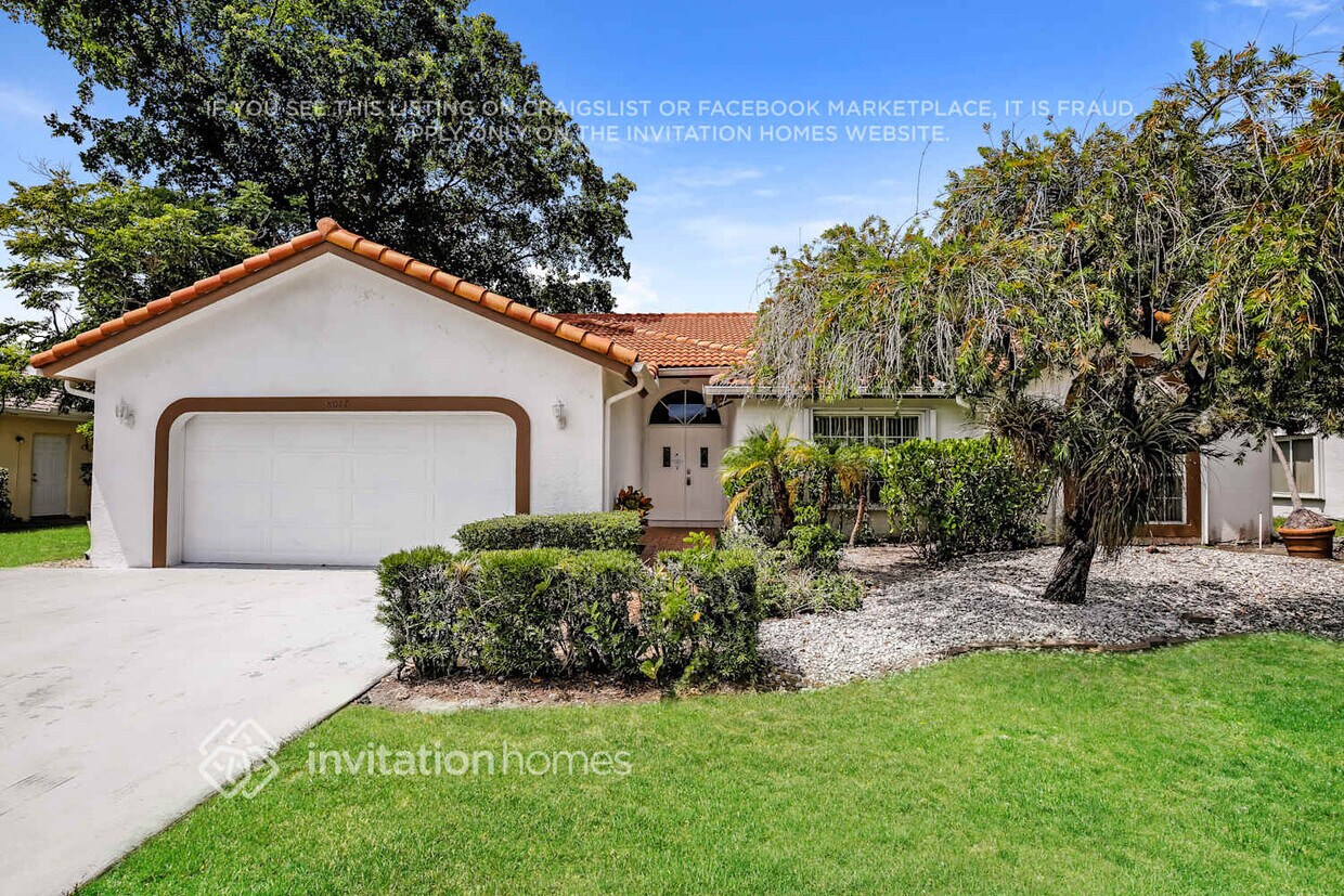 Foto principal - 8017 NW 83rd St
