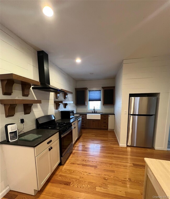 Foto del edificio - 103 Filors Ln