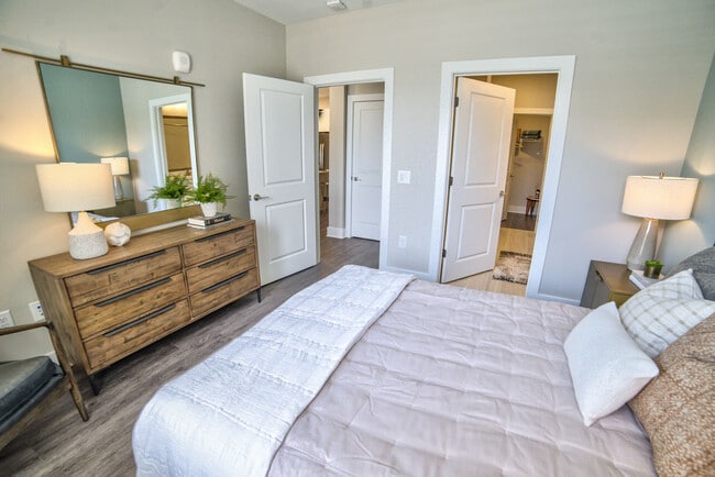 Building Photo - Avonlea Pointe