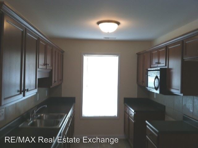 Foto del edificio - 204-204-B Johnny Johnson St