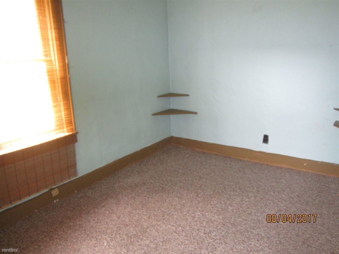 Primary Photo - 925 S Stiles Rd