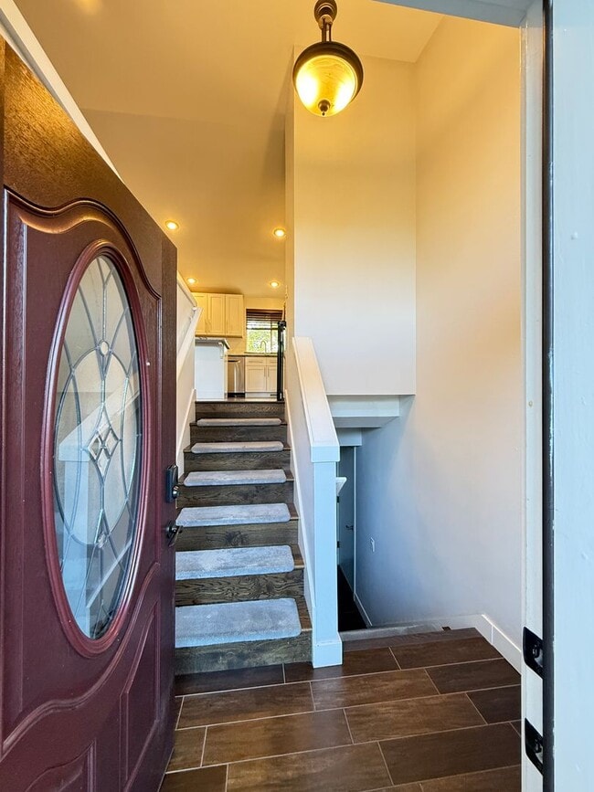 Building Photo - Edmonds Rental Home – Updated 3 Bedroom in...