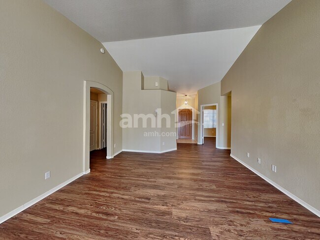 Foto del edificio - 10527 W Ross Avenue