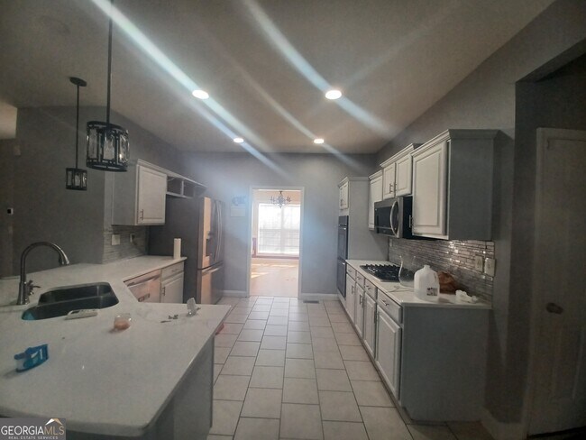 Building Photo - 621 Waterstone Dr SW