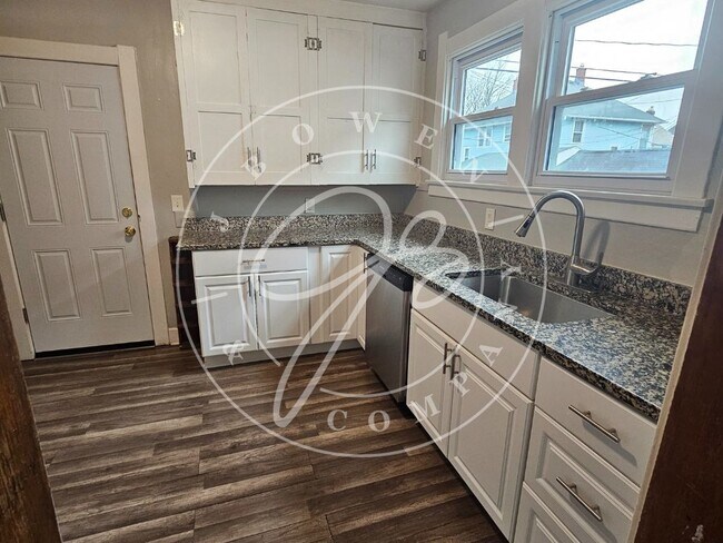 Foto del edificio - Beautiful 2 Bedroom Lower Duplex