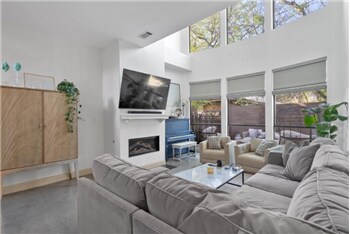 Primary Photo - 2322 Thornton Rd