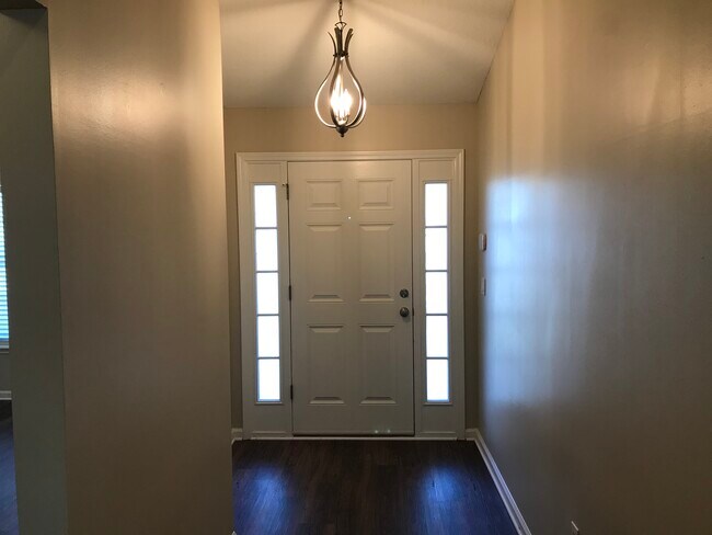 Building Photo - 6407 Silk Leaf Lane