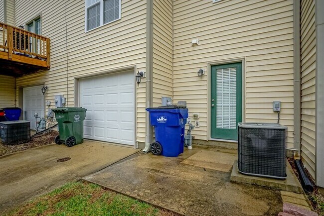 Building Photo - 9906 Cleaver Ct