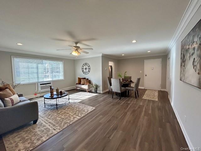 Building Photo - 11 S Saxon Ave