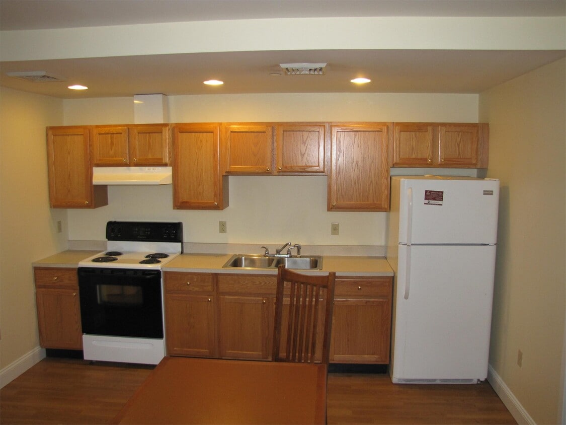 Primary Photo - 900 James Ave