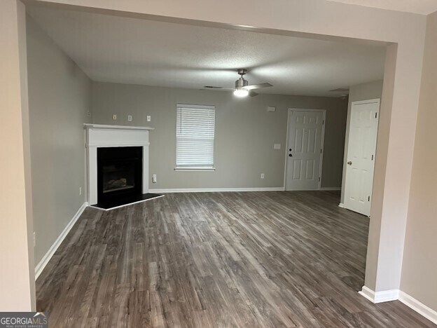 Foto del edificio - 335 Goldenrod Dr