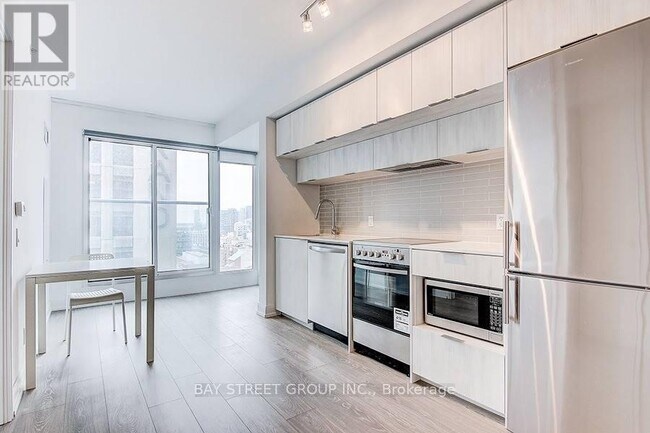 Photo du bâtiment - 181-1181 Dundas St E