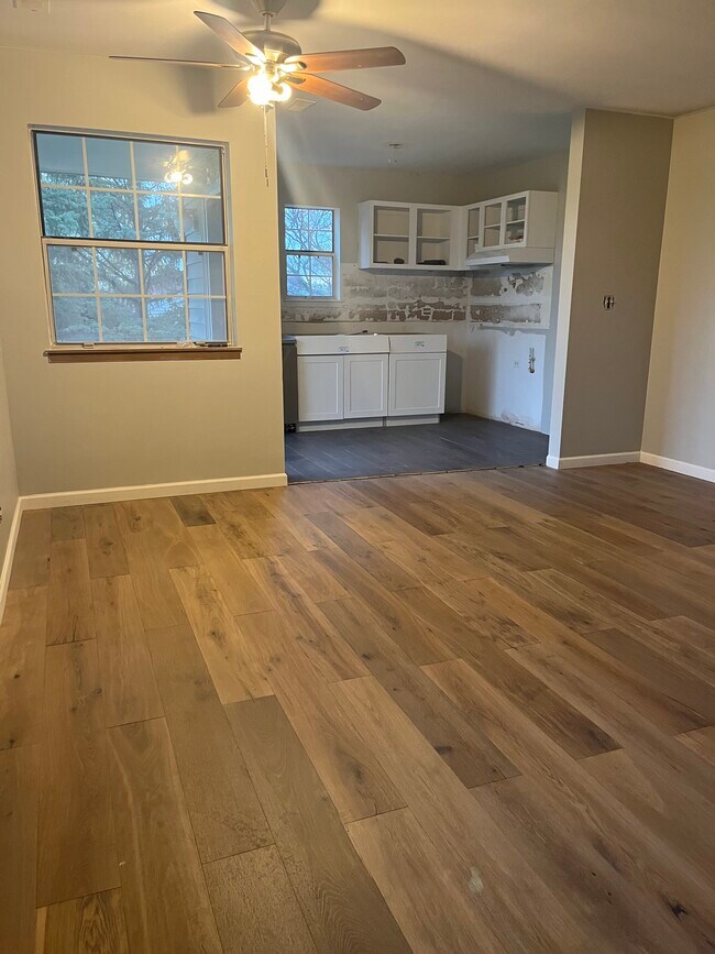 6 N Victoria Ln Unit C, Streamwood, IL 60107 Condo for Rent in