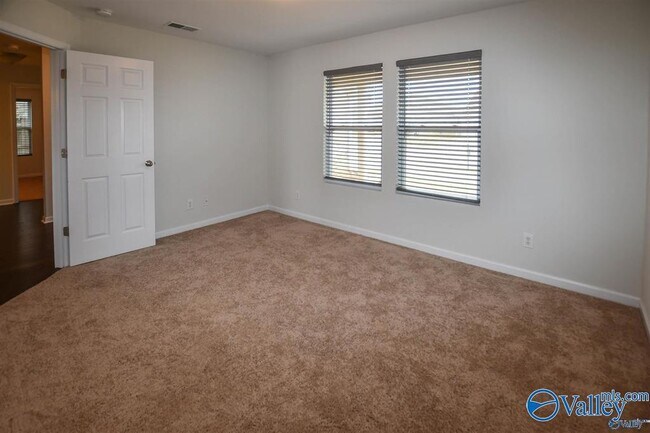 Foto del edificio - 226 Harold Murphy Dr