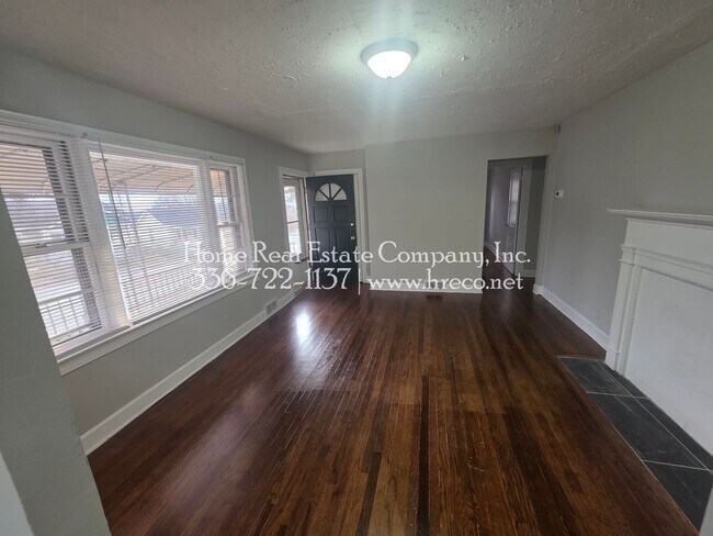 Foto del edificio - 1209 E. Third Street