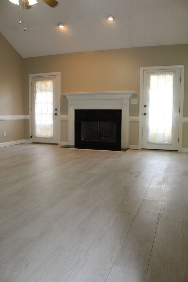 Foto del edificio - 420 Hunters Creek Dr