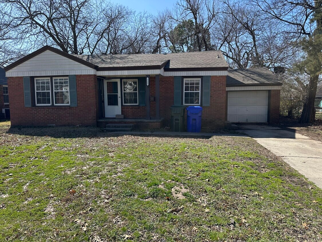 Primary Photo - 1122 E Louisiana St