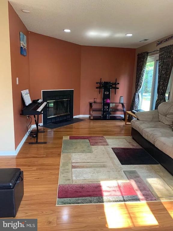 Building Photo - 2 Halstead Pl