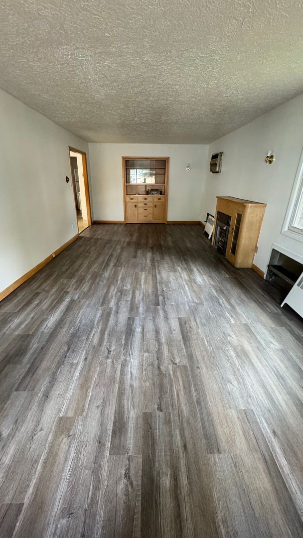 Building Photo - 217 2nd Ave W