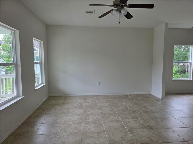 Foto del edificio - 6102 White Oak Dr