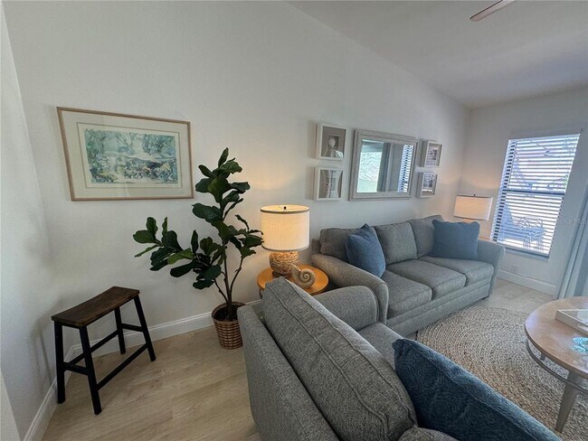 Building Photo - 2571 Cyprus Dr