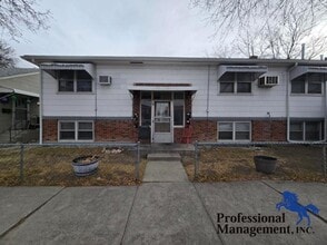 Building Photo - 707 1st St W