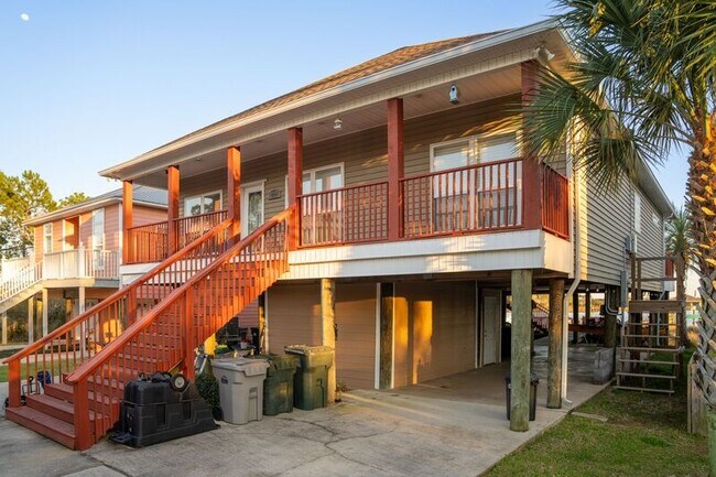 Foto del edificio - 2572 Gulf Breeze Ave