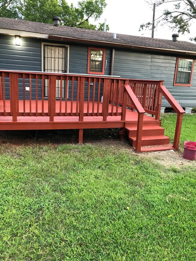 Terraza contigua a la cocina - 5919 Tuskegee St