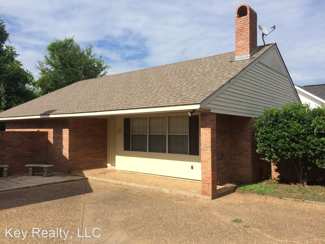 2 br, 2 bath House 705 Melrose Avenue House Rental in Natchitoches