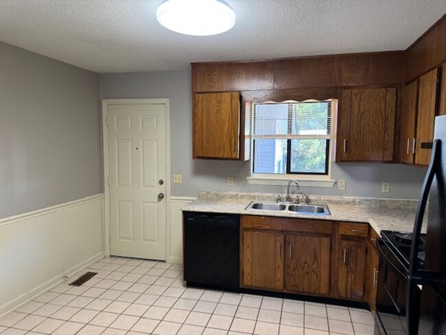 Building Photo - 218DU