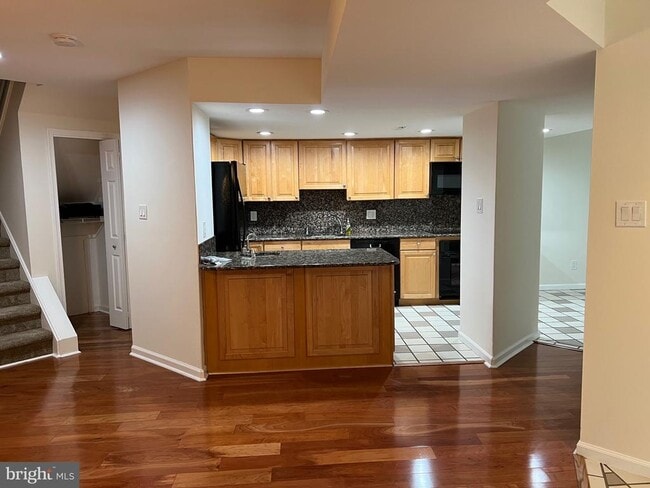 Building Photo - 1710 Chanticleer