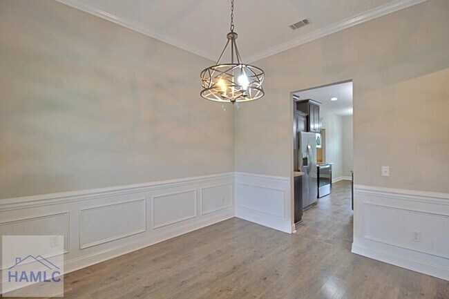 Building Photo - 582 Burke Dr