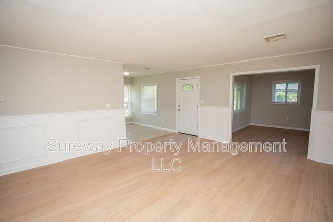 Photo - 11 Sedgwick Ln House