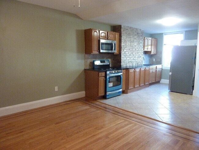 Building Photo - 314 3rd St