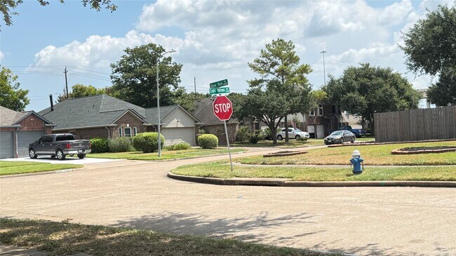Foto del edificio - 14402 Stone Park Rd