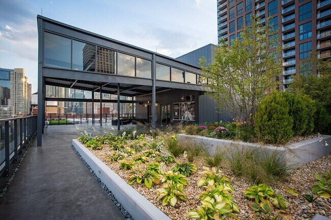 Foto del edificio - 1319 N Wood St