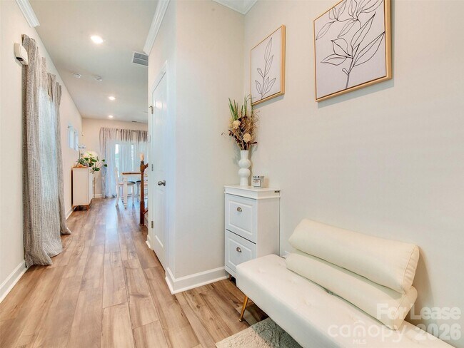 Foto del edificio - 4009 Woodland View Dr
