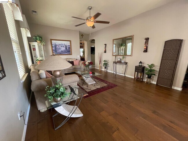 Foto del edificio - 92 Liberty Ln