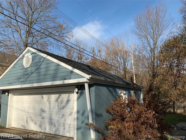 Building Photo - 2050 Wycliffe Ave