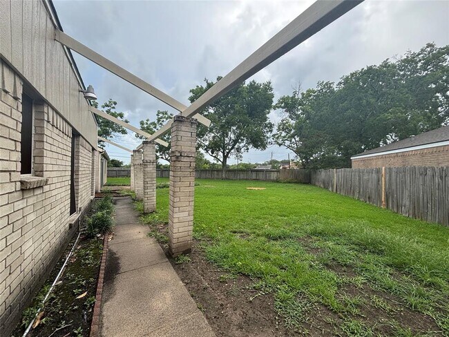 Building Photo - 8706 Belle Glen Dr