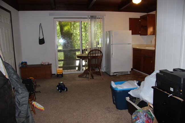 Building Photo - Poplar Street Bungalow