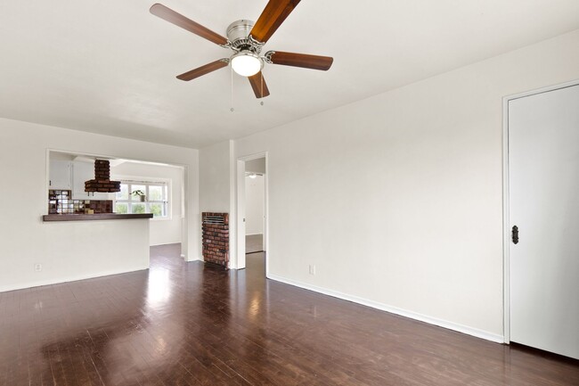 Building Photo - 431 Venice Way