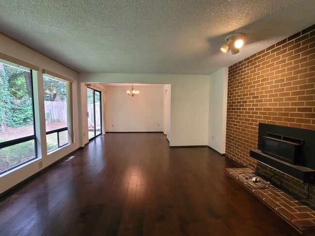 Building Photo - 3 Bedroom Central Kitsap Home