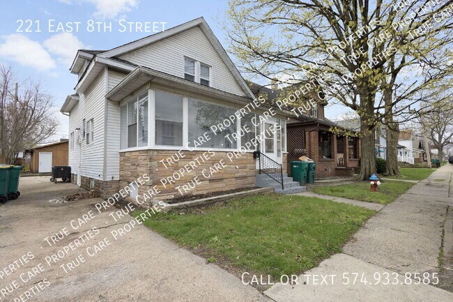Building Photo - 221 E 8th St